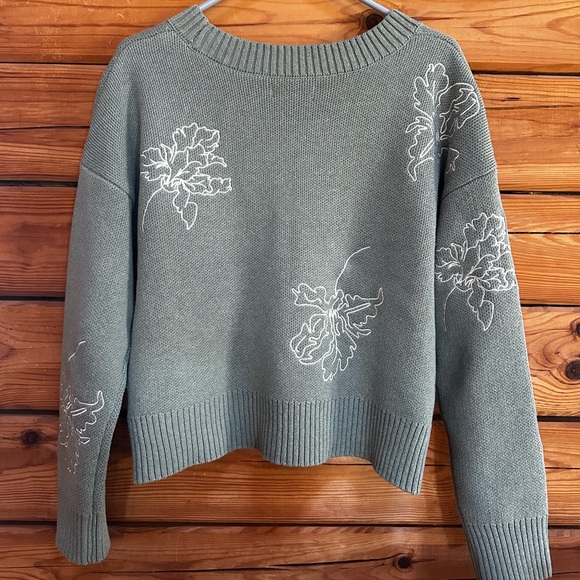 Green Floral Embroidered Women's Sweater - Picture 2 of 2